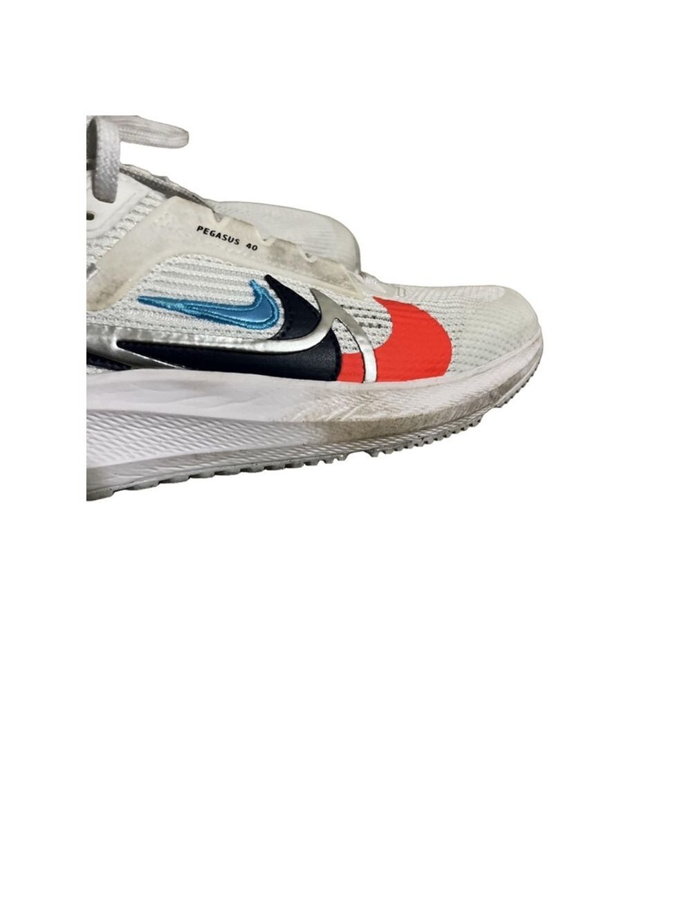 EUC Nike Pegasus 40 Running Shoes, Size 7Y/8.5 W, White - Picture 6 of 9